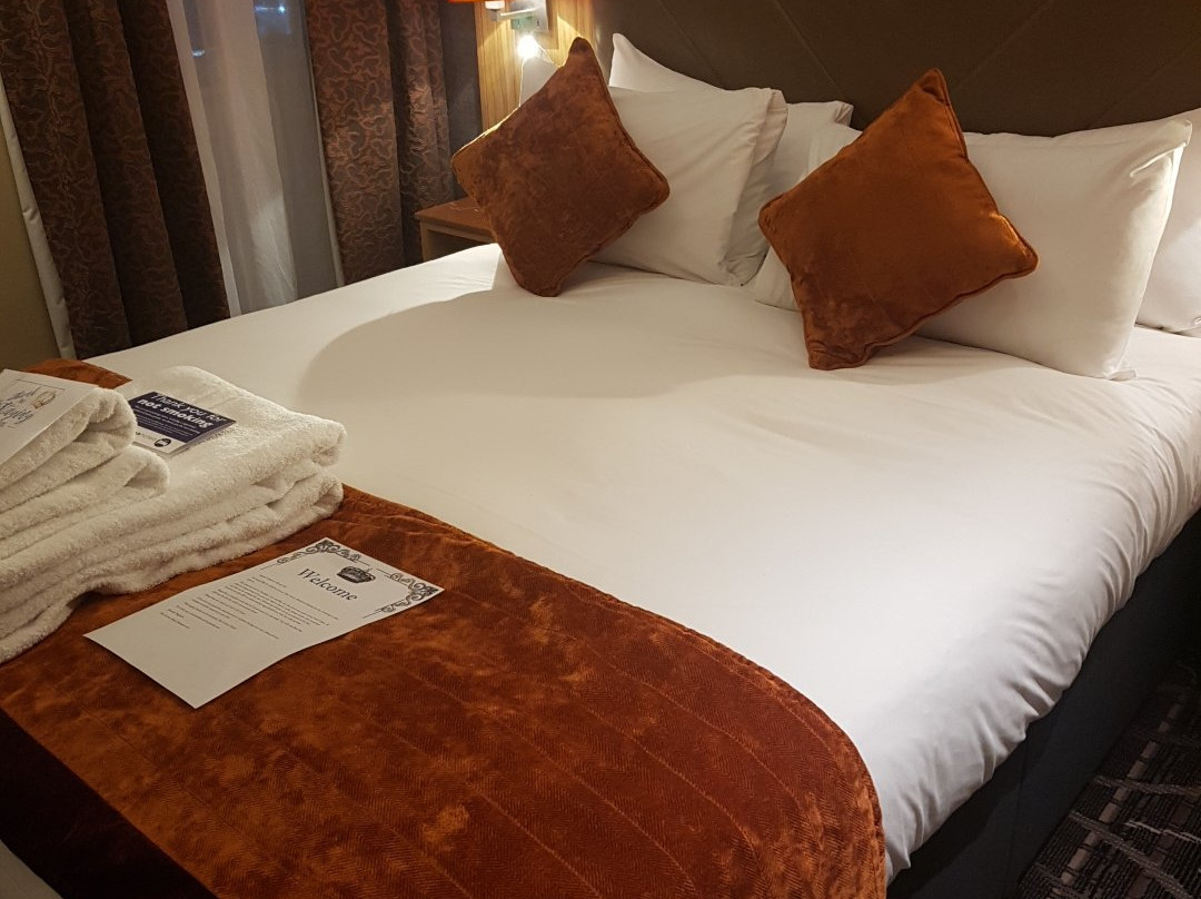 The Crown Hotel主图