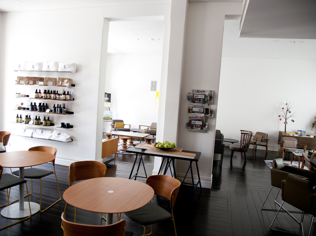 Hougoumont Hotel主图