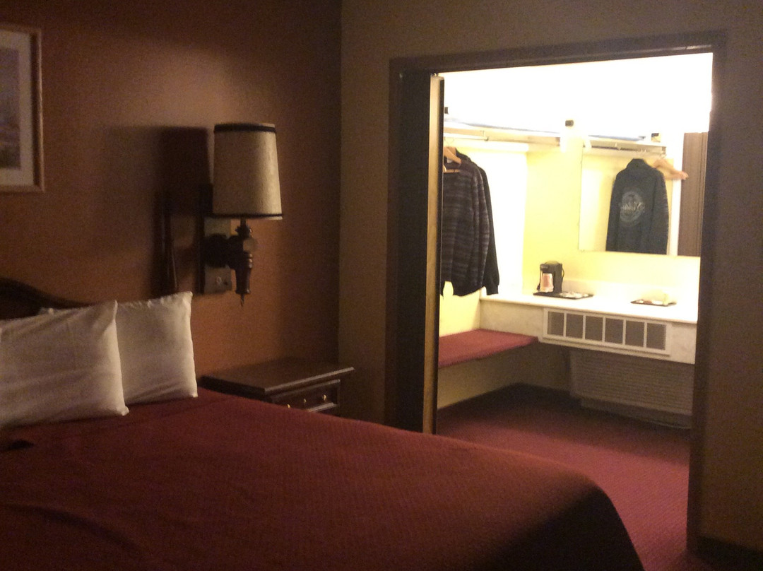 Regency Inn and Suites主图