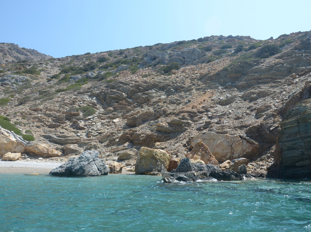 Karvounolakos Beach-Irakleia必去景点