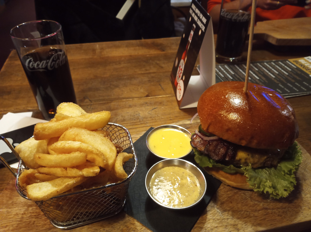 H9 Beer And Burger