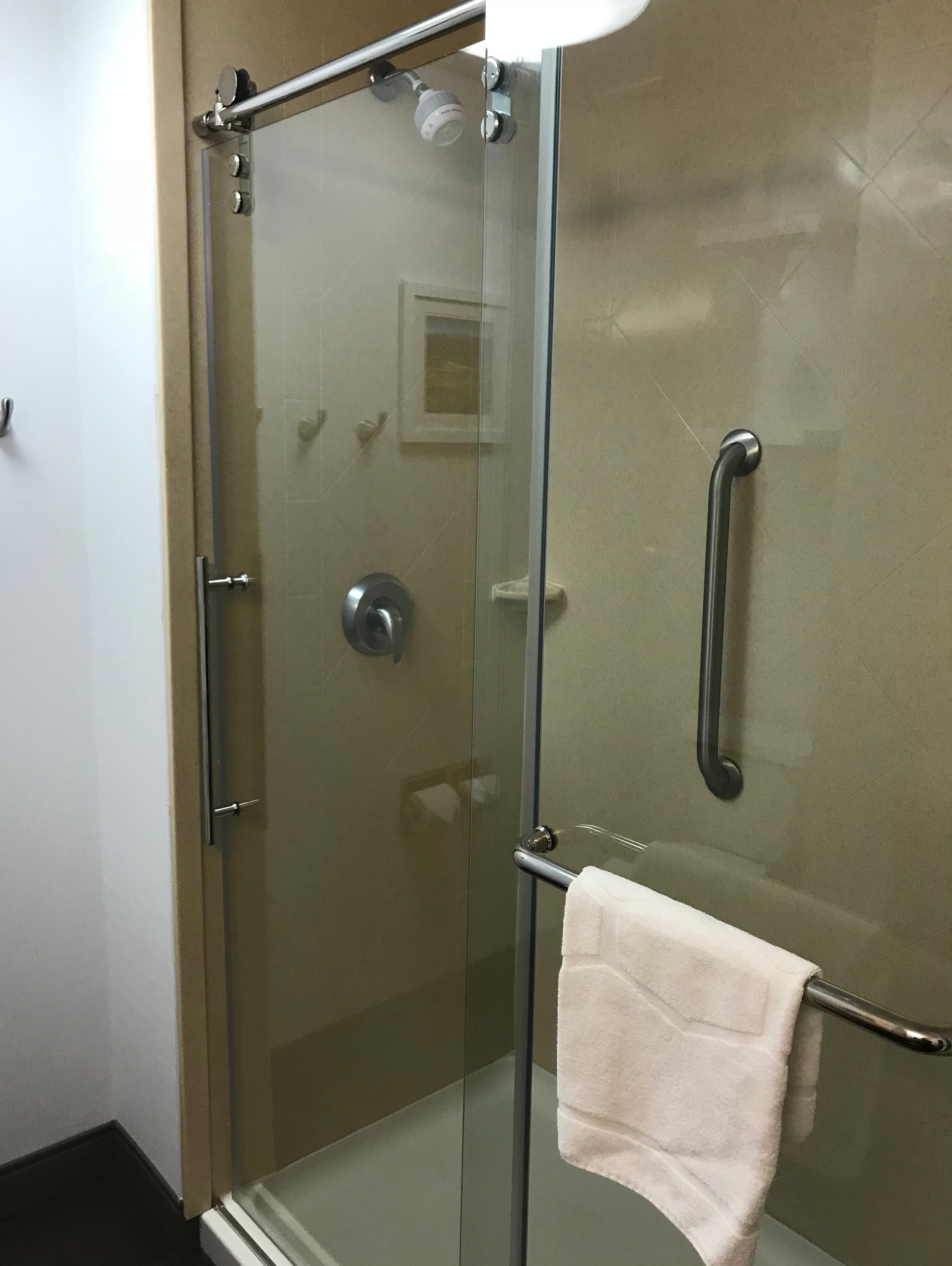 Hampton Inn Owego-浴室