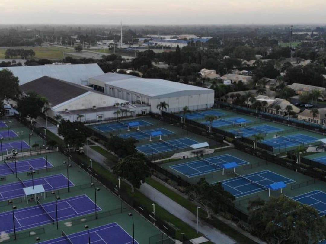 尼克・波利泰里网球学校-布雷登顿必去景点