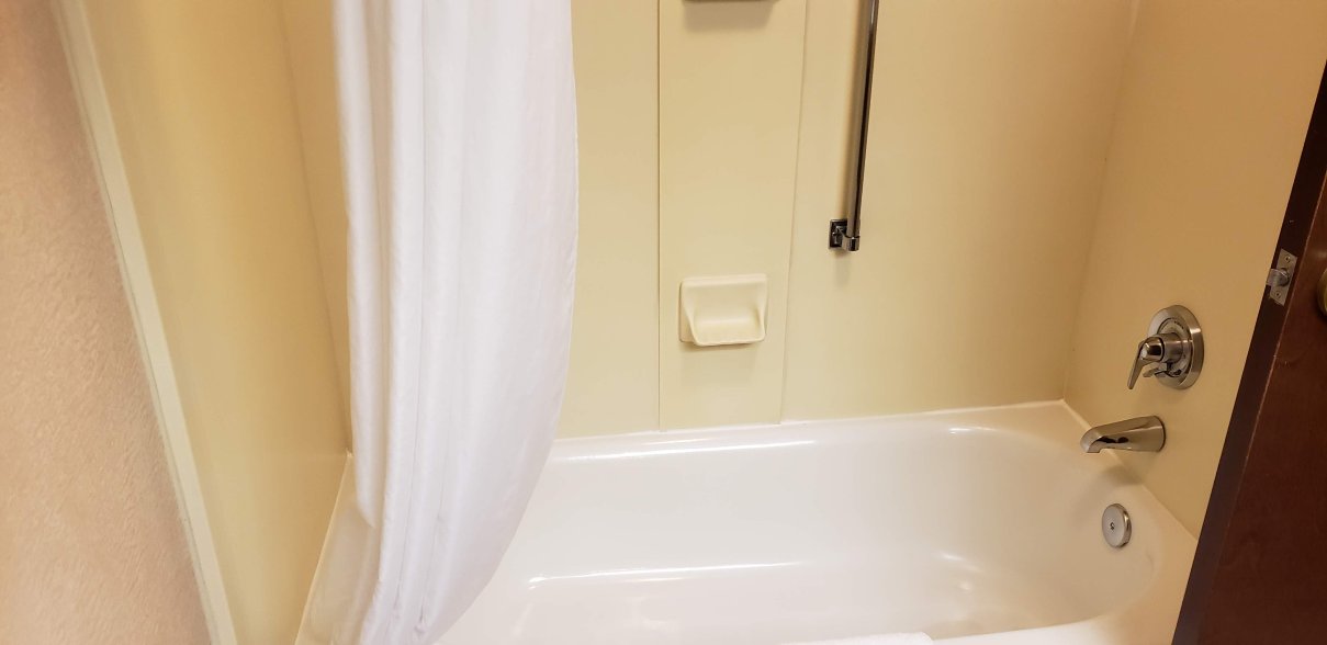 阿灵顿水晶城DCA希尔顿欢朋酒店及套房-浴室