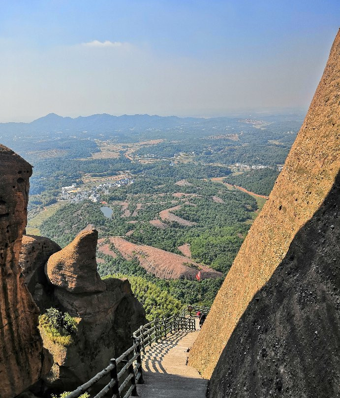 弋阳龟峰景区-弋阳县必去景点