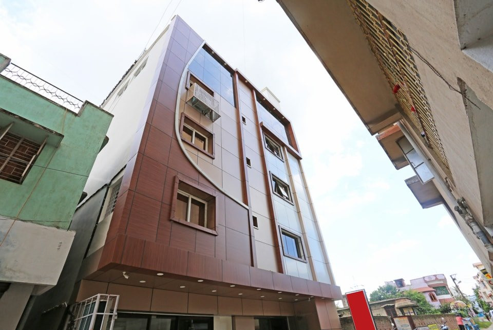 OYO 6709 Hotel L N International主图