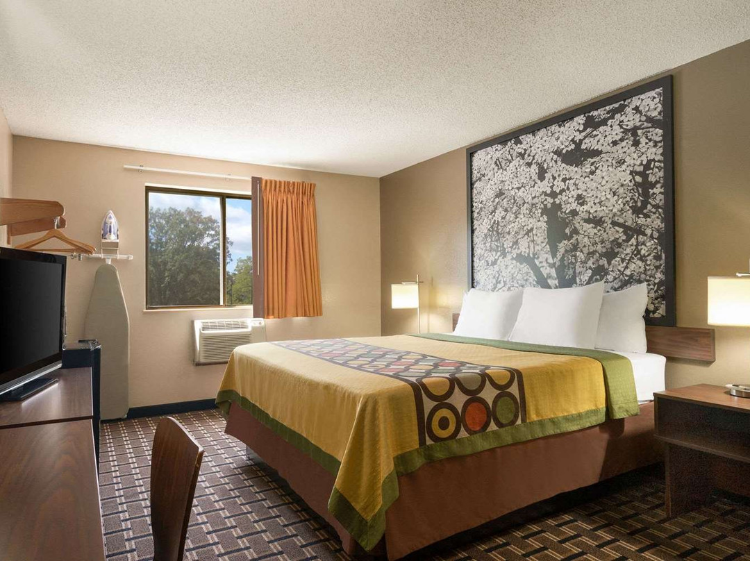 Super 8 by Wyndham Mayfield主图