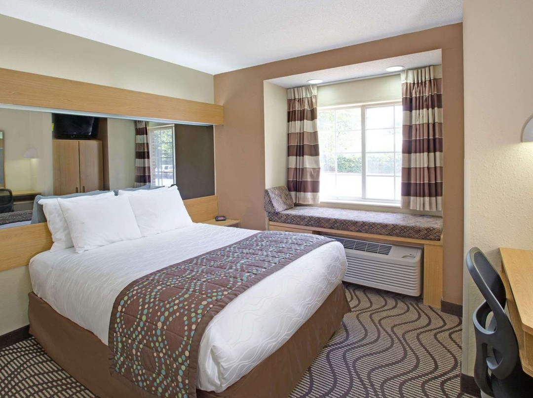 夏洛特-大学广场麦客达套房酒店主图