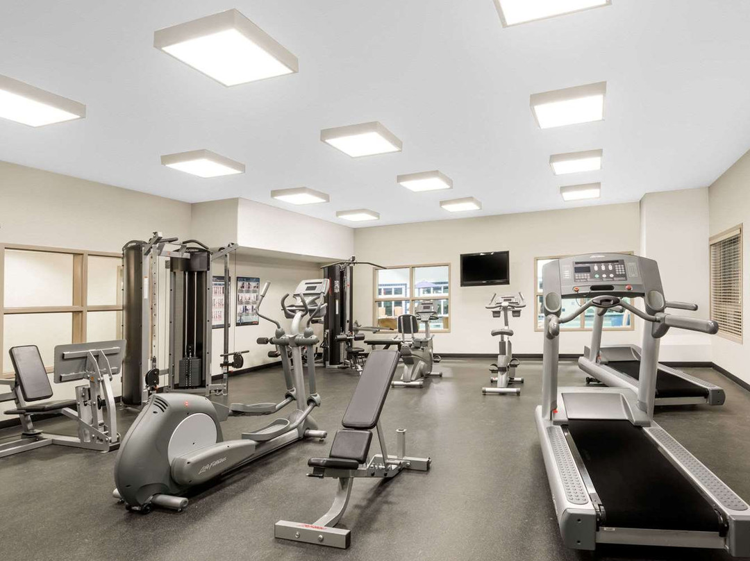 Ramada by Wyndham Olds主图