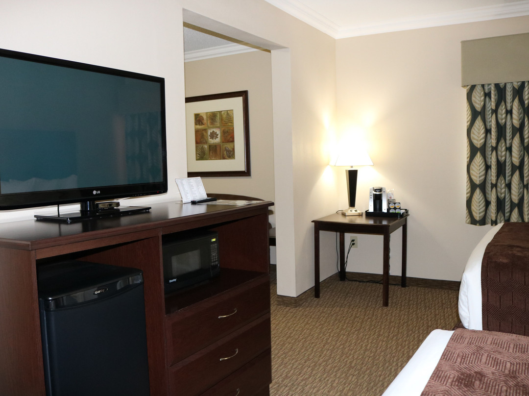 Rock Island Inn & Suites主图