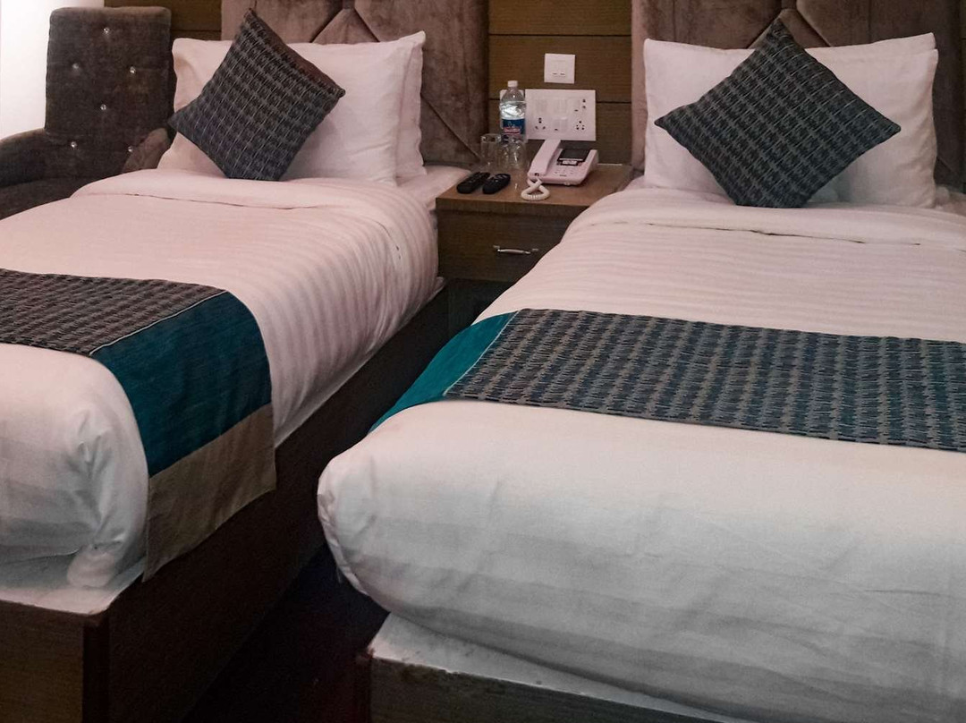 Clarion Inn Amps主图