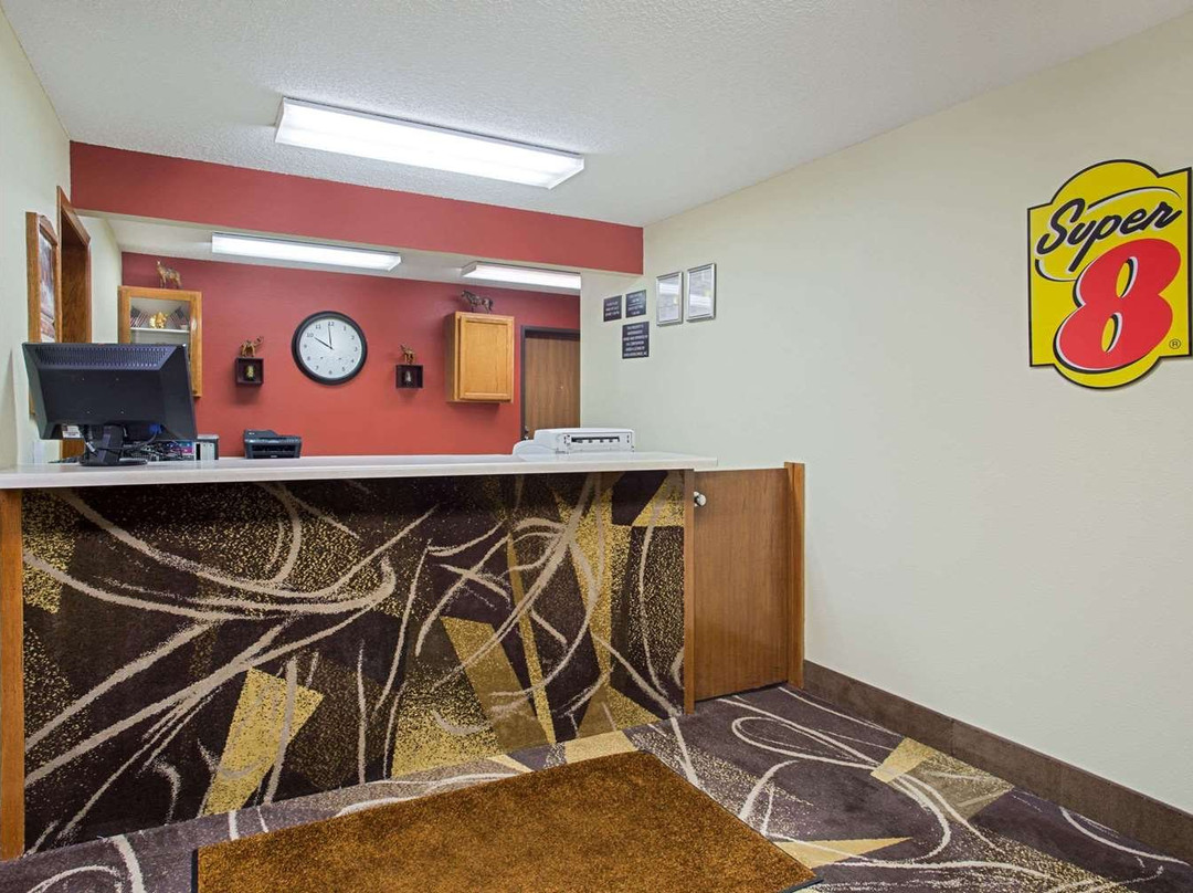 Super 8 by Wyndham Charles City主图