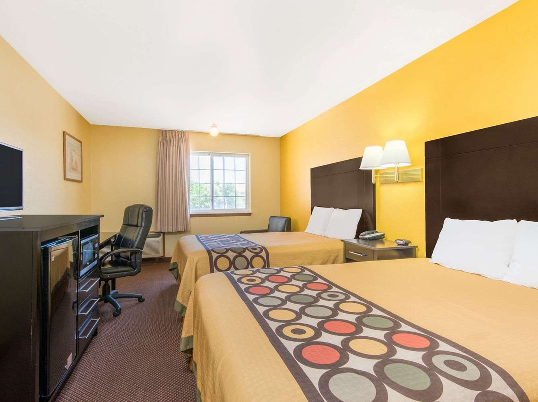 莫里亚蒂速8酒店主图