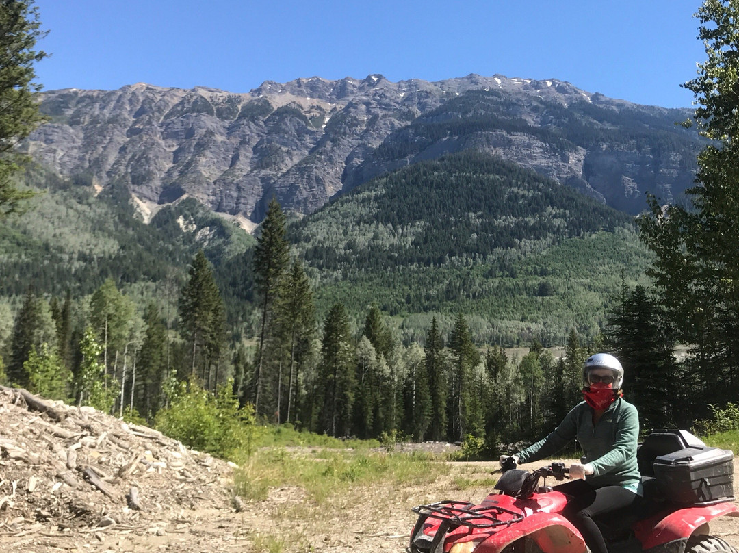 Awesome All Season Adventures-戈尔登必去景点