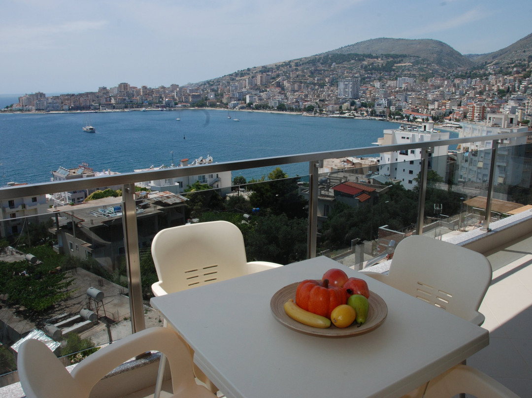 Elegance Apartments主图