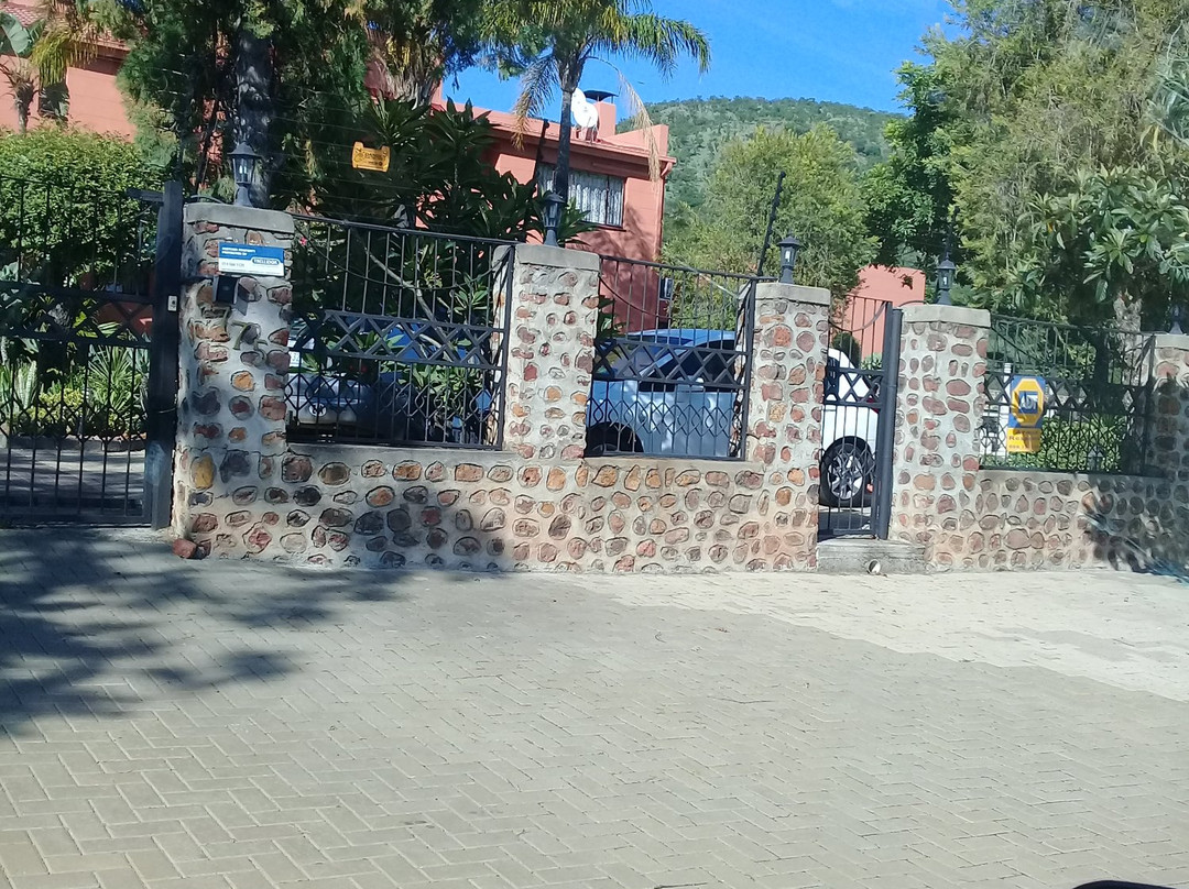 Valley View Guest House主图