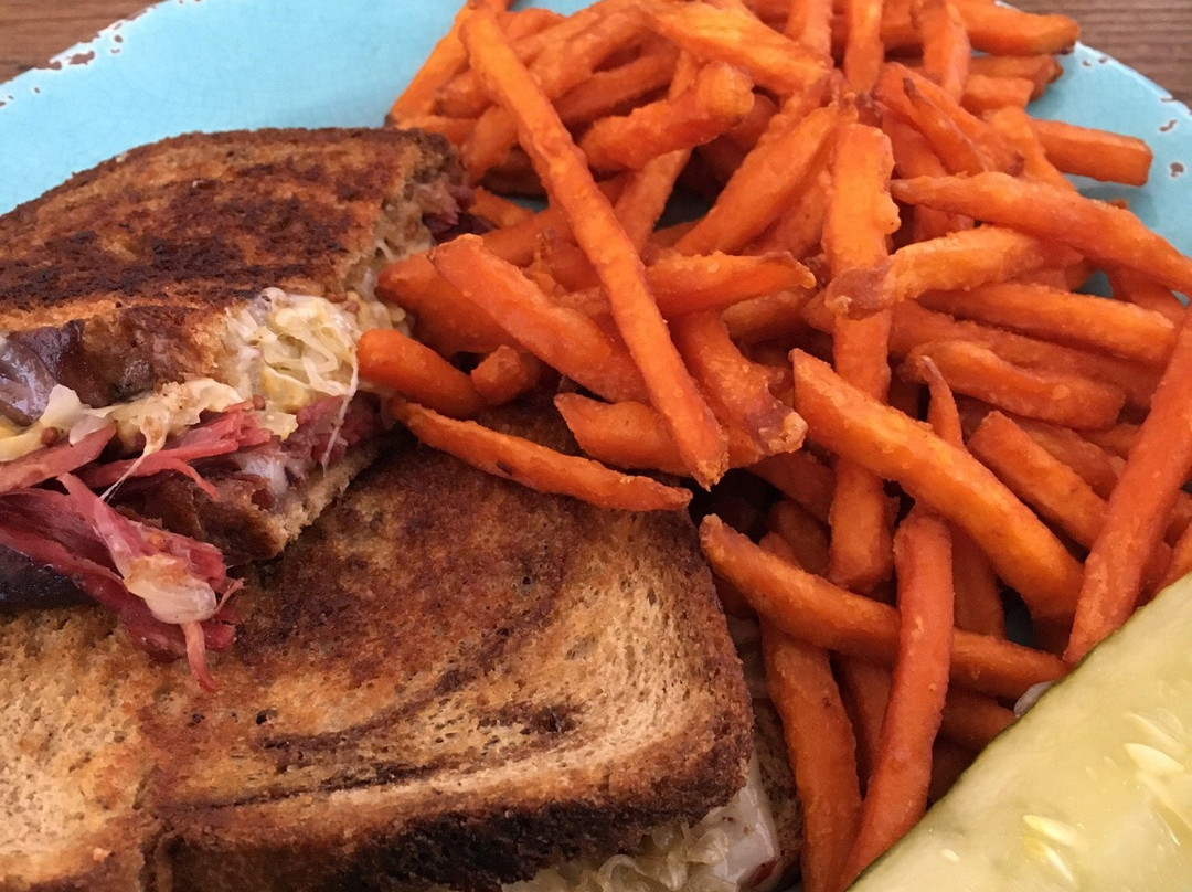 特哈查比餐馆和美食-SteamPunk Cafe & Grill