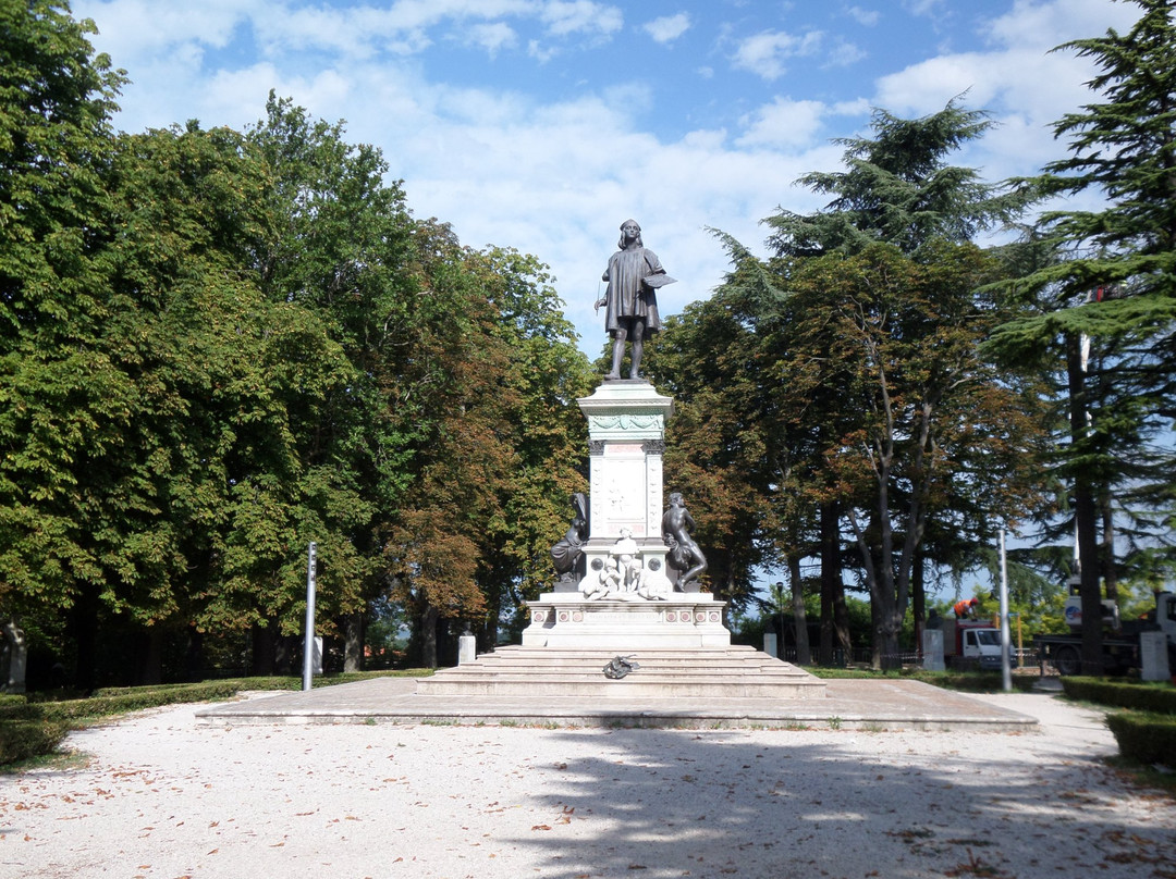 Monumento a Raffaello景点图片