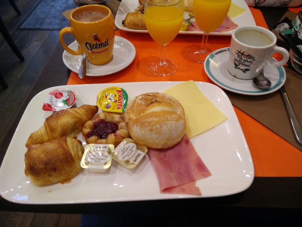 Wally Tea Room