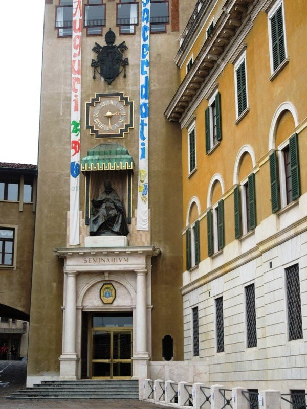 Seminario Vescovile Beato "Giovanni XXIII"-贝加莫必去景点