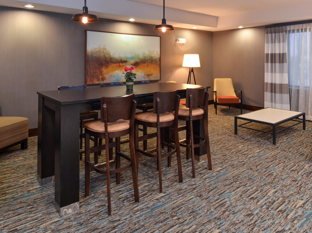 Legacy Suites Hotel主图