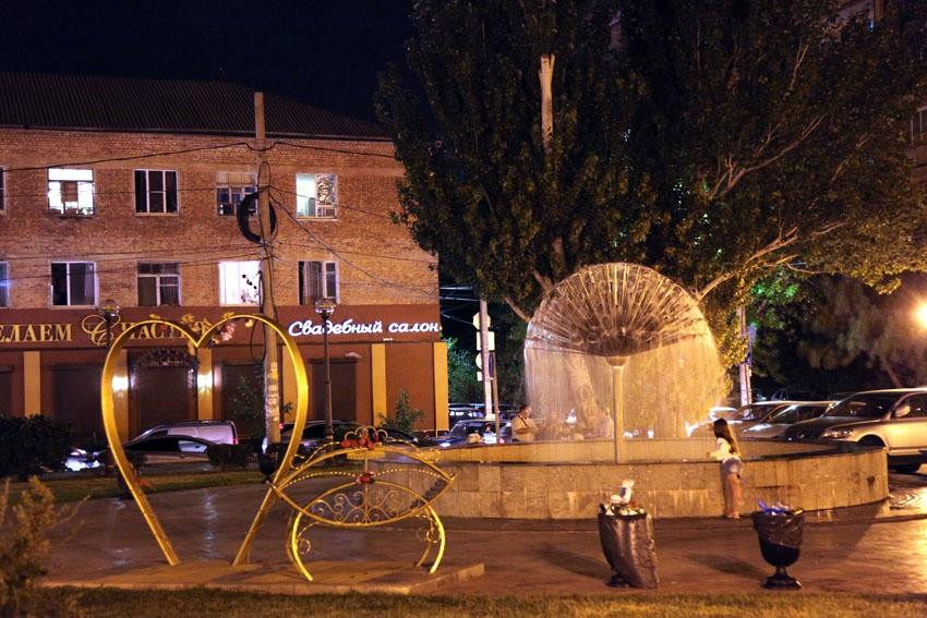 Sculpture Lovebirds Bench-阿斯特拉罕必去景点