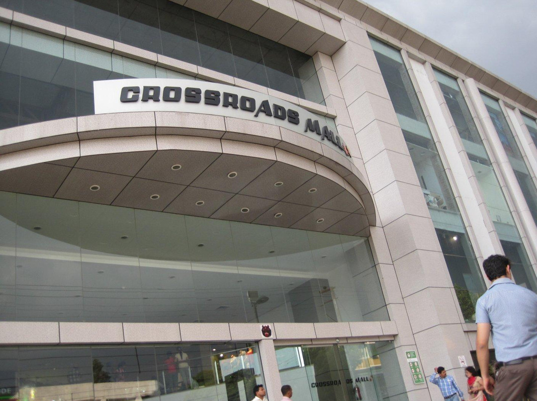 Crossroads Mall景点图片