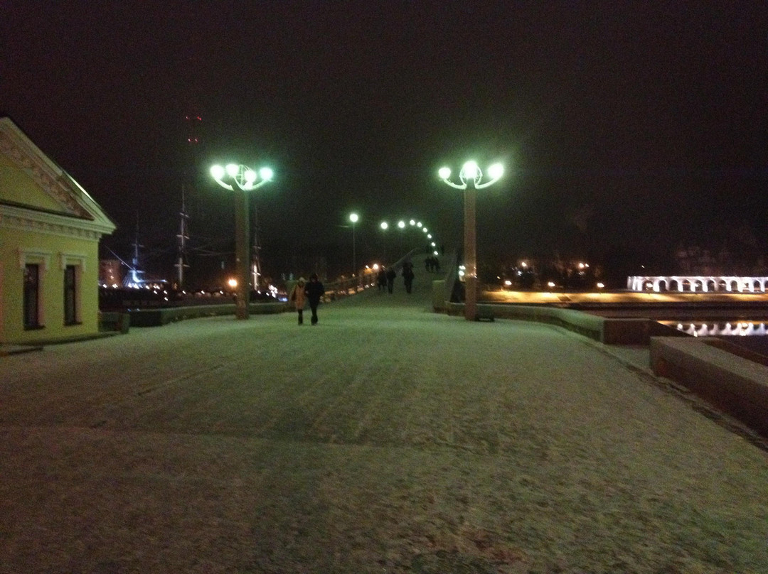 Pedestrian Bridge Across River Volkhov景点图片