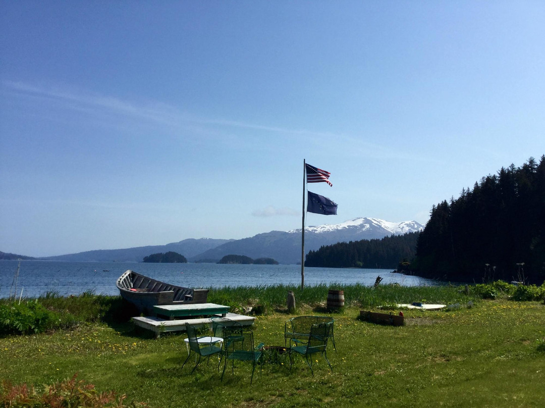 Across the Bay Tent and Breakfast主图