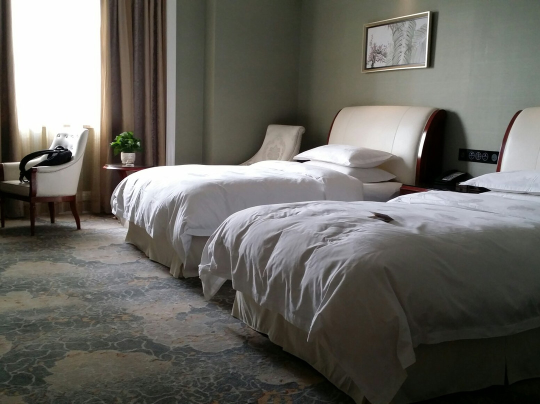 隆鑫大酒店主图