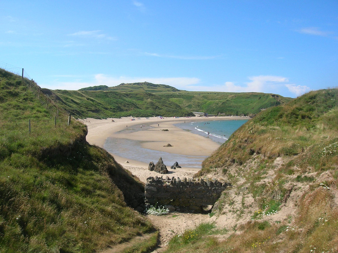 Porthor Beach (Whistling Sands)景点图片