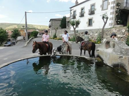 Gredos a Caballo-Hoyos del Espino必去景点