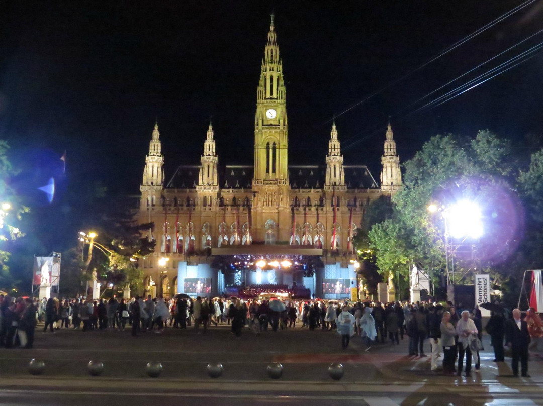 市政厅广场-维也纳必去景点