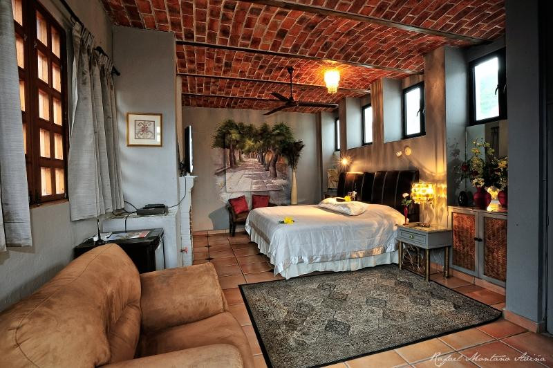 Casa Flores Bed & Breakfast