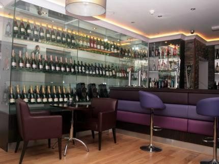 Carriages - Cocktail Bar, Restaurant & Rooms主图