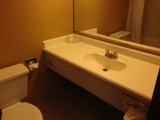 Econo Lodge Inn & Suites