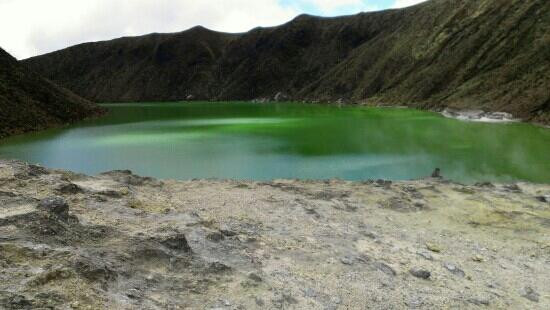 Laguna Verde Volcan Azufral-Tuquerres必去景点