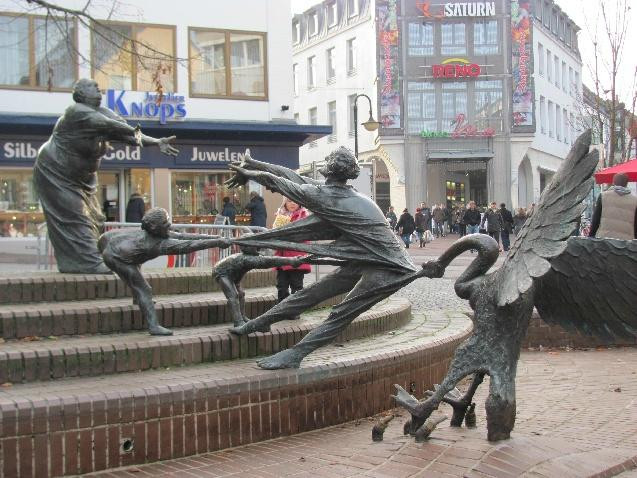Lohengrinbrunnen-克莱韦县必去景点