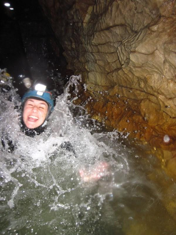 传奇黑水漂流公司-怀托摩洞穴必去景点