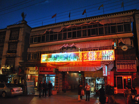 拉萨香巴拉大酒店主图