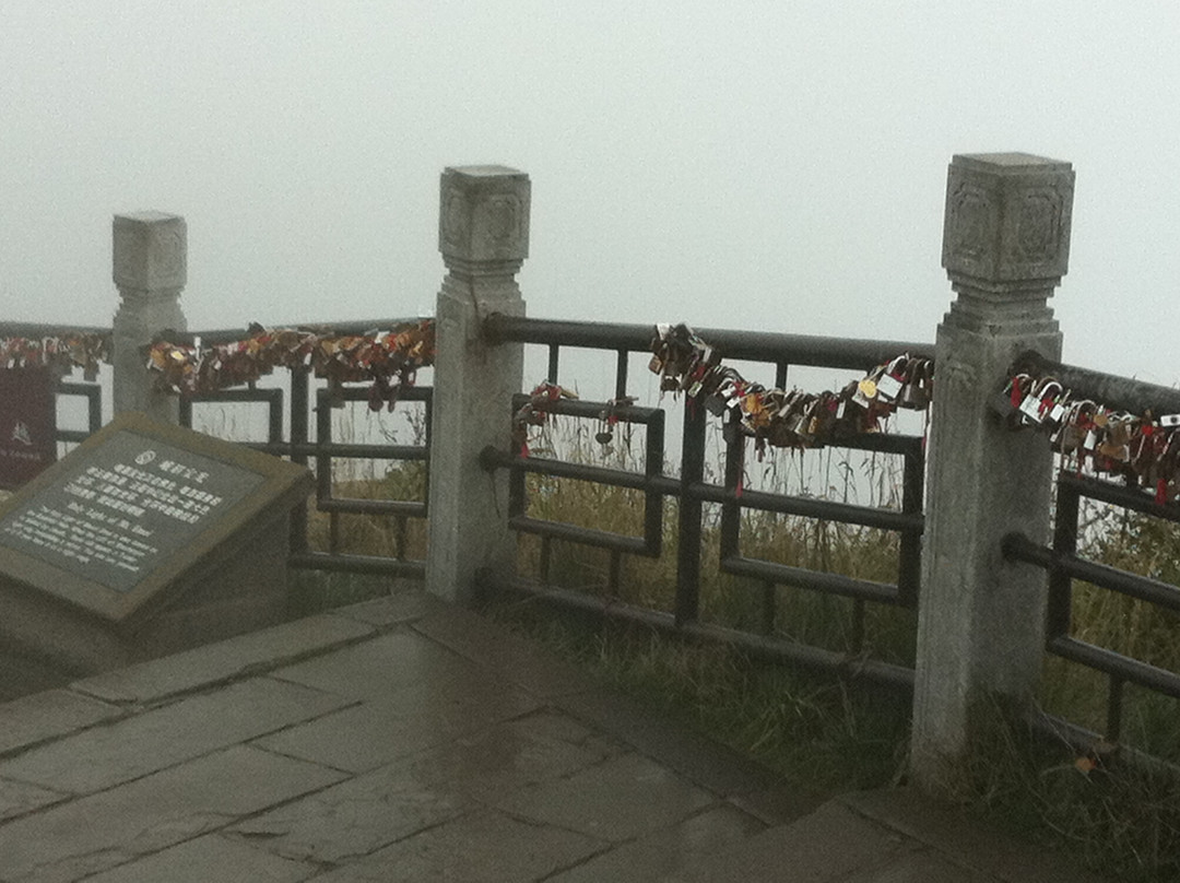 峨眉山金顶景点图片