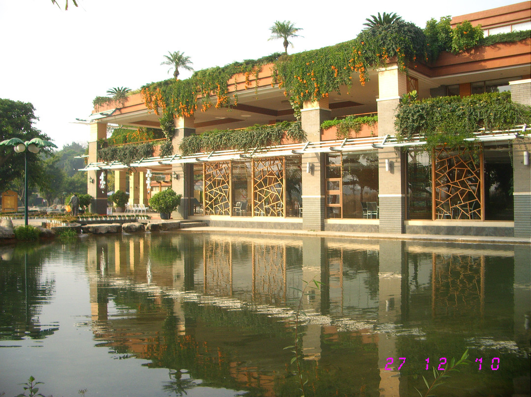 弥勒湖泉温泉酒店主图