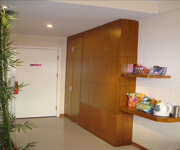 五月天大酒店-客卧