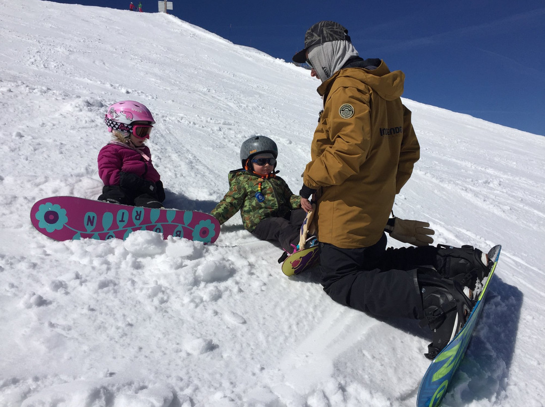 Independent Snowboard School景点图片