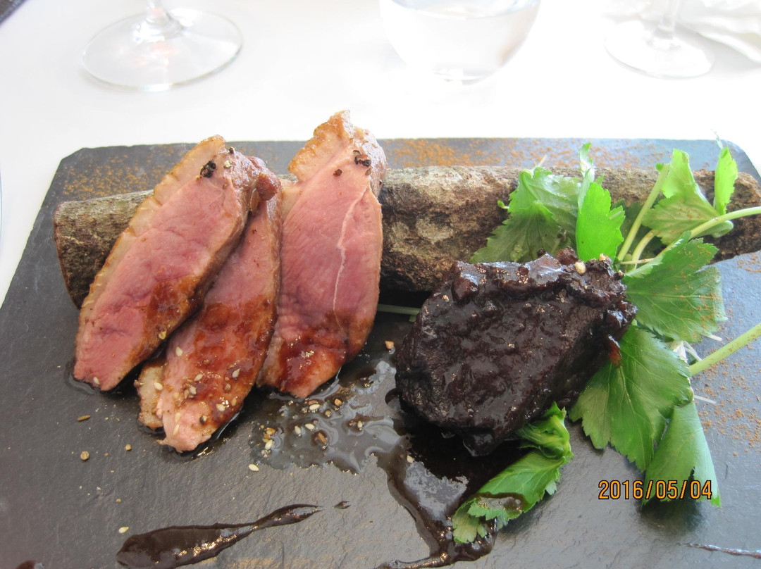 ワインラウンジ&レストラン セパージュ