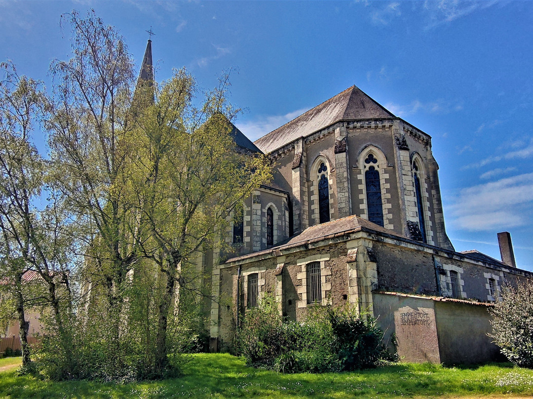 Eglise Saint Jean-Baptiste de Villedieu-Beaupreau-en-Mauges必去景点