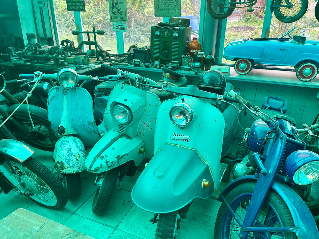 Museum Of Retro Technology Old Garage景点图片