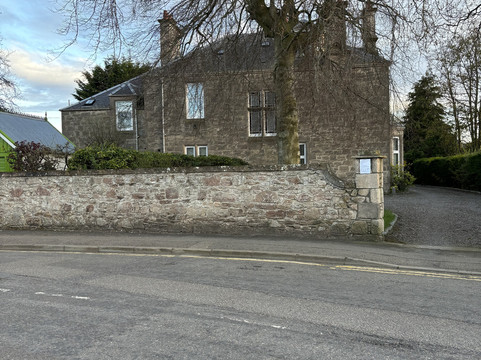 塔利艾尔酒店主图