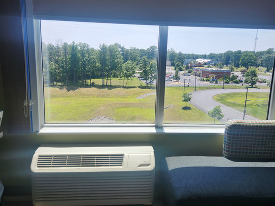 Holiday Inn Express & Suites Queensbury - Lake George Area By IHG主图