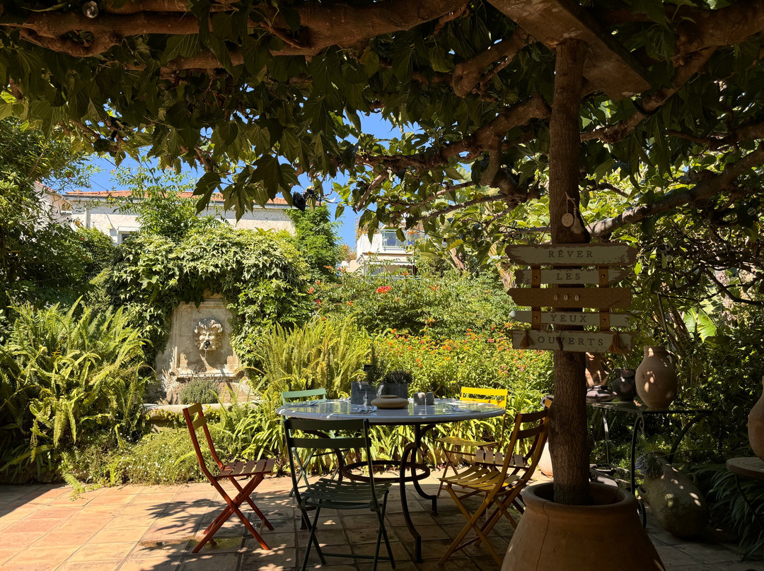 圣瓦雷里酒店主图